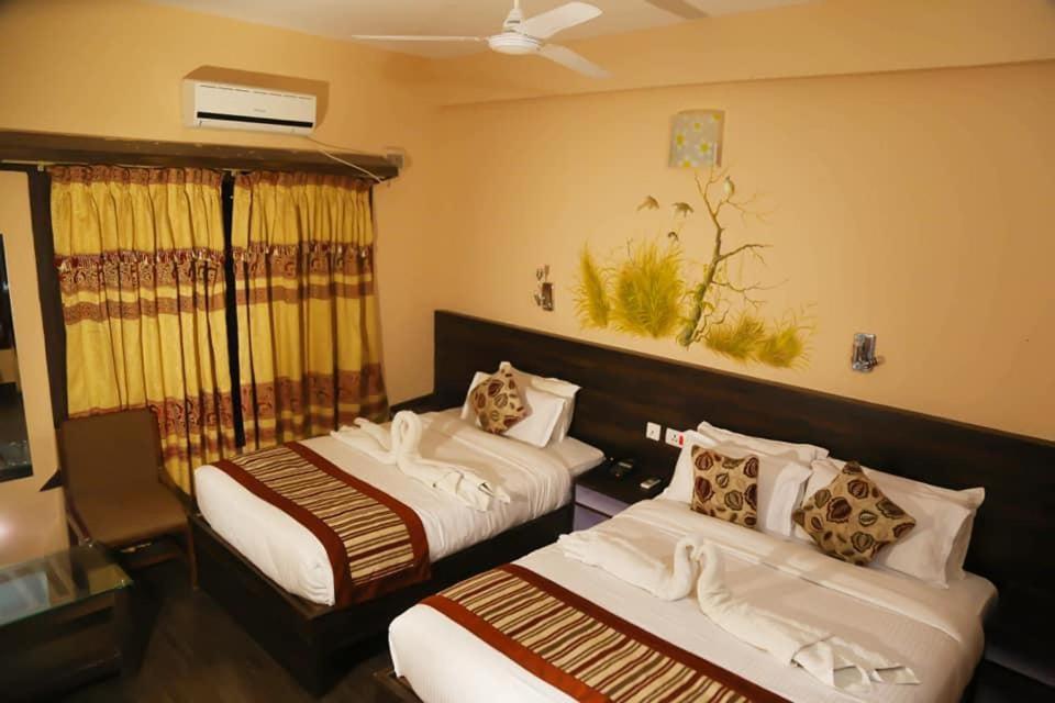 Hotel Royal Safari 치트완 외부 사진