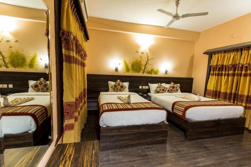 Hotel Royal Safari 치트완 외부 사진